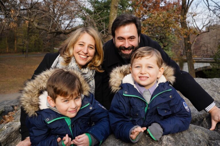 Jaime Schwarz of SendThanksNow: How to Live with Joie De Vivre, Even When It Feels Like The Whole World Is Pulling You Down