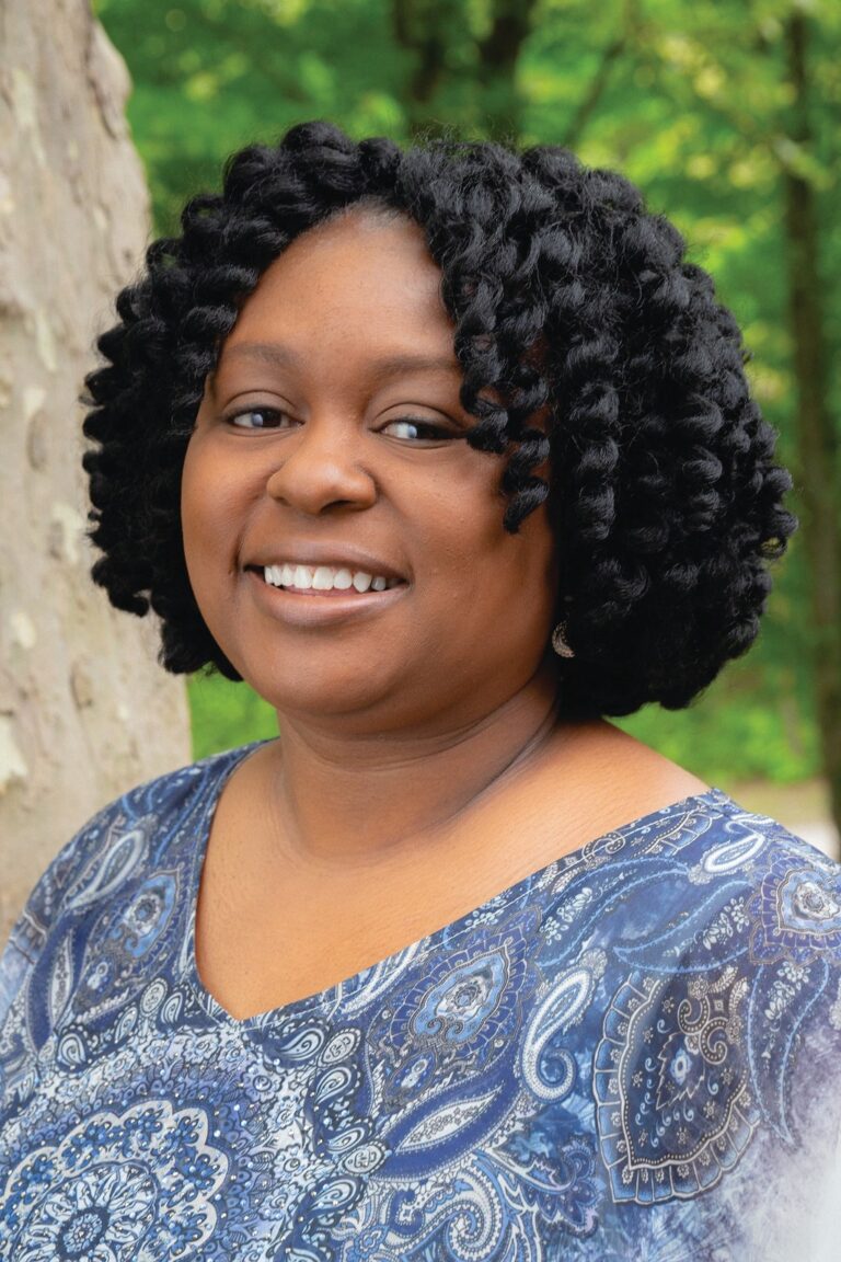 Author Lisa Stringfellow On How To Write Compelling Science Fiction and Fantasy Stories