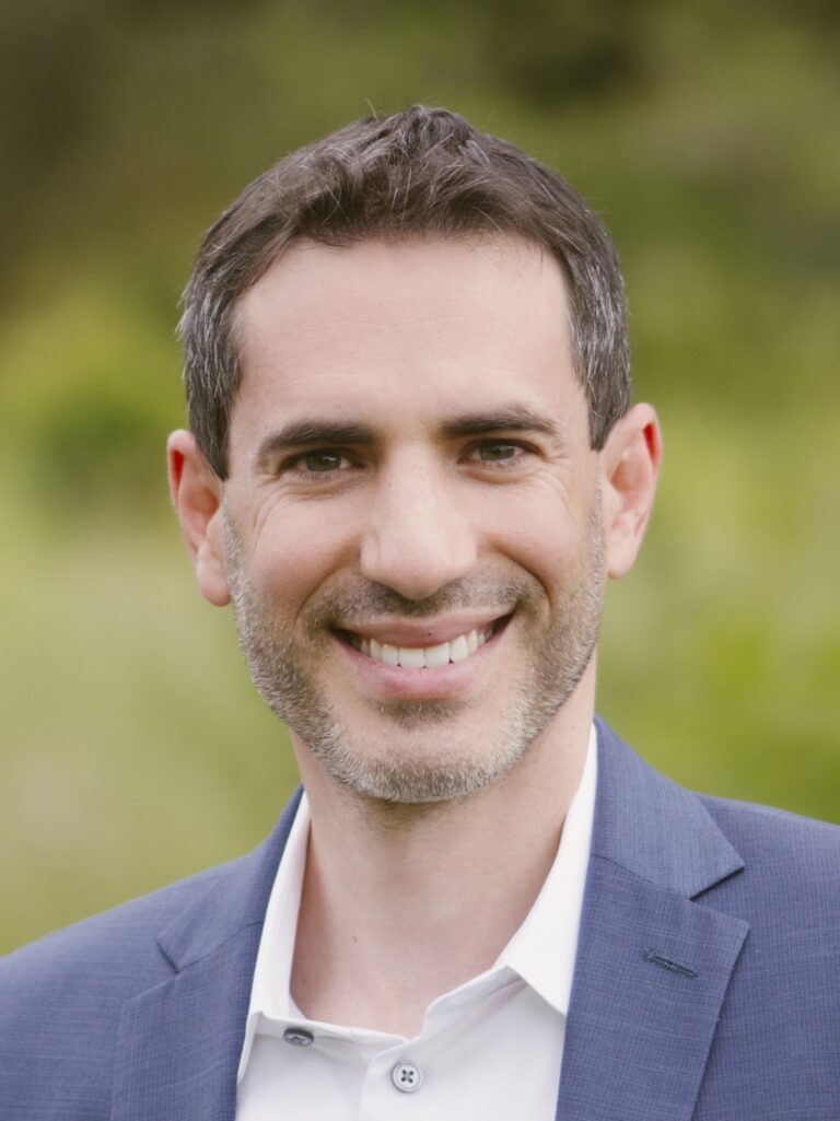 How Daniel Hochman of SelfRecovery Is Helping To Battle One of Our Most Serious Epidemics