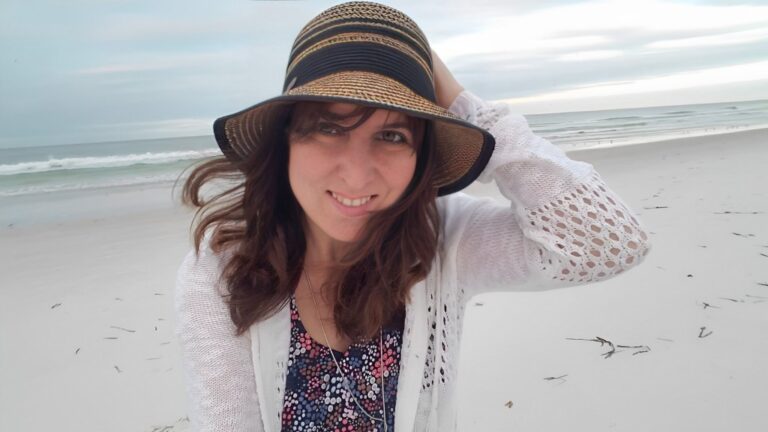 Danielle Palli Of Birdland Media Works On How Simplifying & Decluttering Your Life Can Make You…