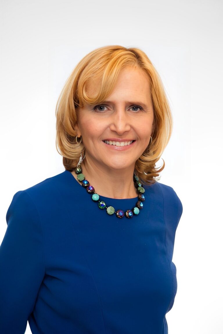 Lynn Berger On How Simplifying & Decluttering Your Life Can Make You Happier