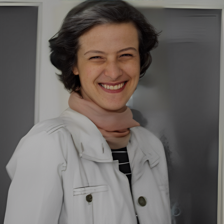 Claire Nottale On How Simplifying & Decluttering Your Life Can Make You Happier