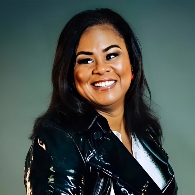 Tracy Onassis Hayes On How Simplifying & Decluttering Your Life Can Make You Happier
