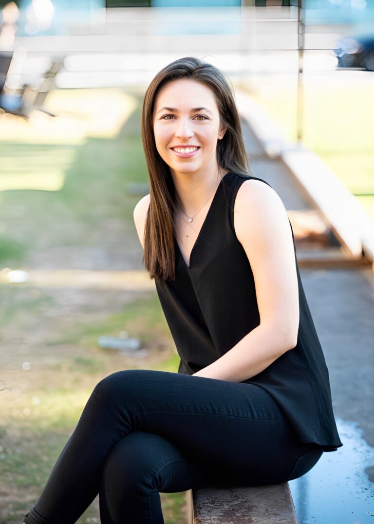 Psychotherapist Nicole McDaniel On How Simplifying & Decluttering Your Life Can Make You Happier