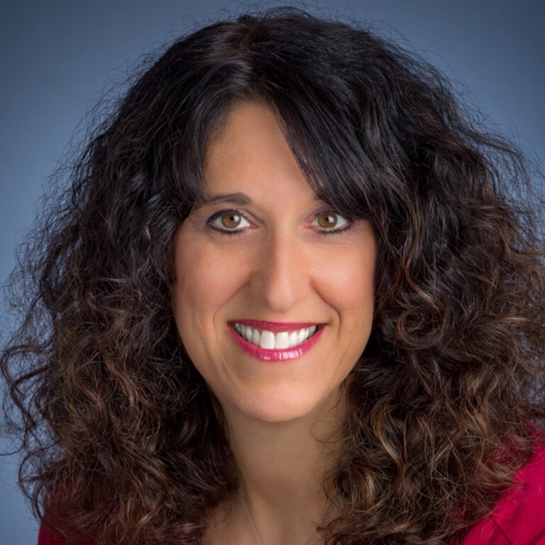 Coach Juli Shulem On How Simplifying & Decluttering Your Life Can Make You Happier