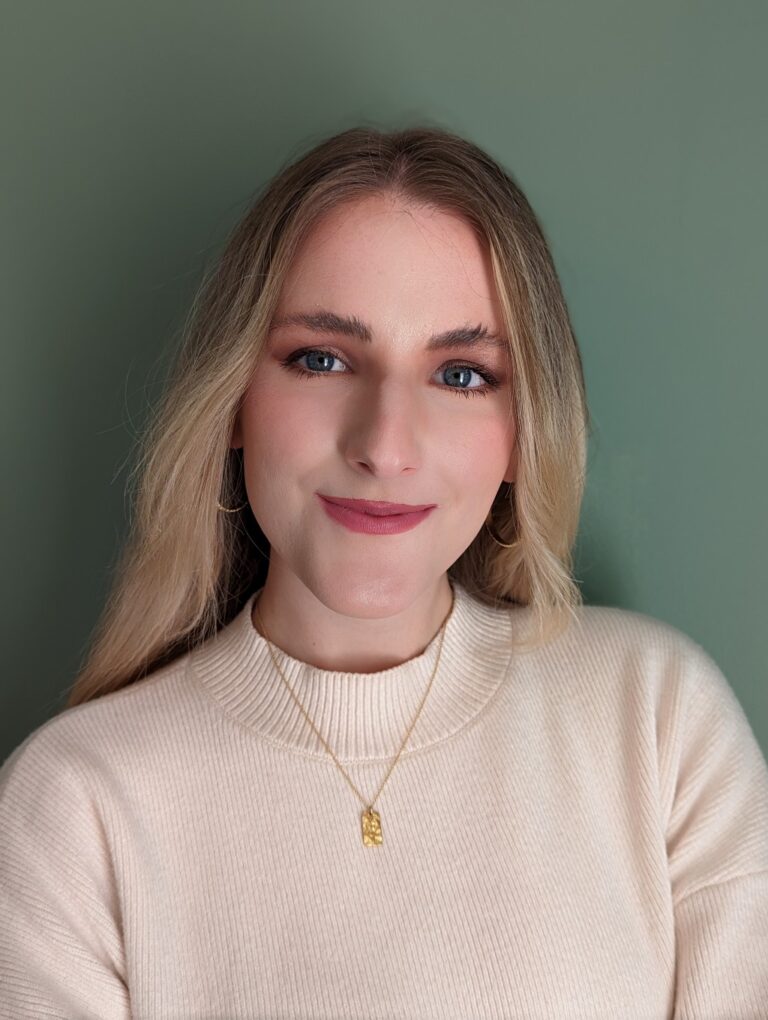 Kristina Landolfi Of Alternative Pathways On How Simplifying & Decluttering Your Life Can Make You…