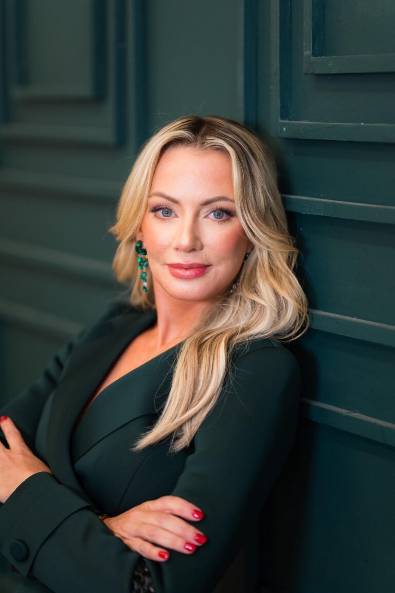 Laura Casselman of JVZoo and VidaStreet On How Simplifying & Decluttering Your Life Can Make Yo