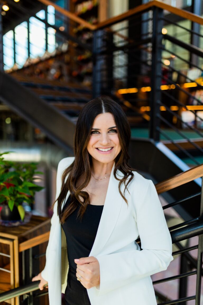 Erica Pieczonka Of Dream Lab Coaching On How to Go Beyond Your Comfort Zone to Grow Both Personally…
