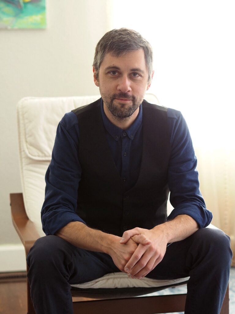 Max Tsymbalau On How Simplifying & Decluttering Your Life Can Make You Happier