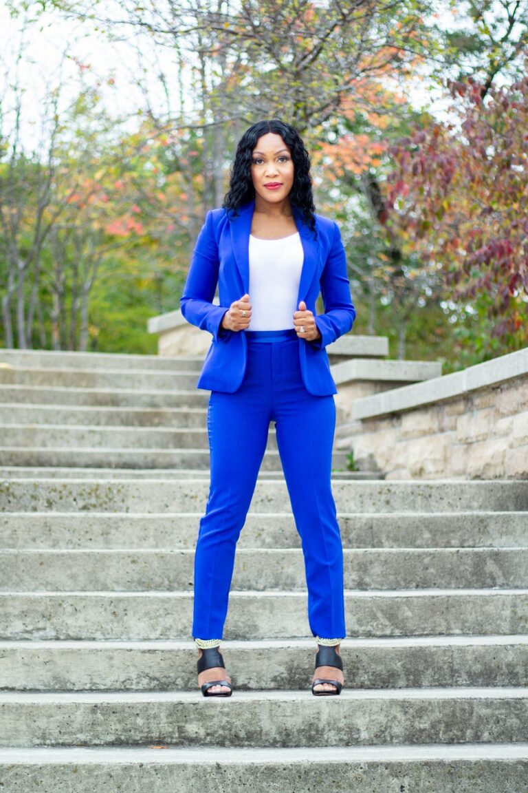 Andrée Nicole Vernon Of Conqu-her Mountains Moved Inc On How to Go Beyond Your Comfort Zone To Grow…