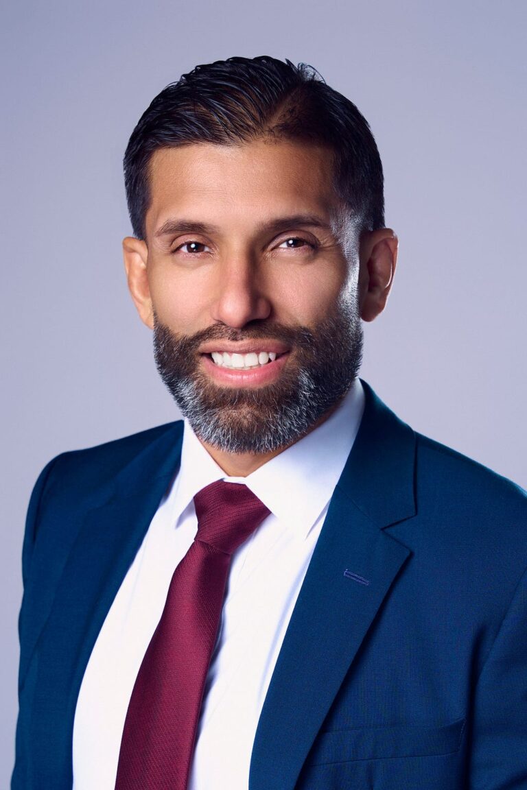 Roger Rivera Of Mente Suave Psychiatry & Medicine On The Benefits of Using a Family Approach for…