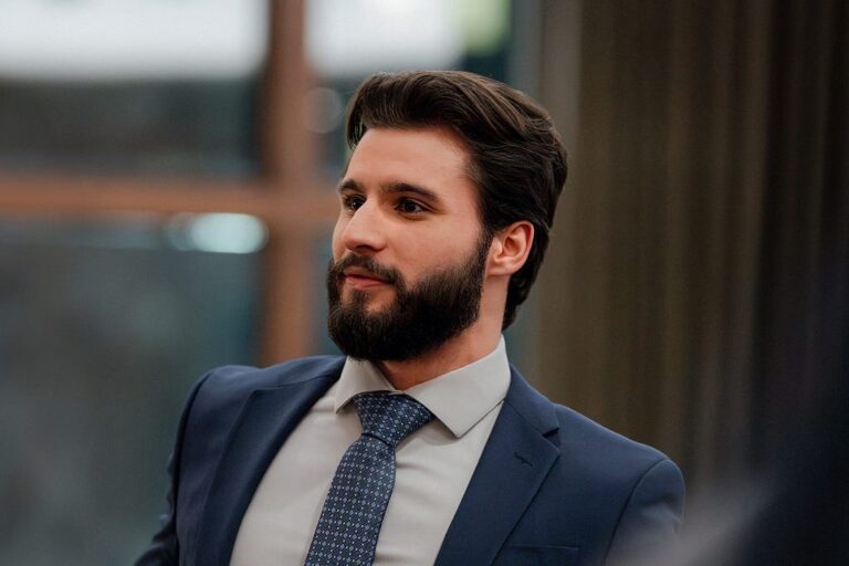 Startup Savvy: Matthew Schneider Of e-States Shares Their Secrets For Rapid Growth and Success