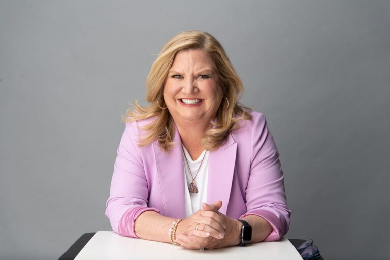 Julie Thomas Of Value Selling Associates On Mastering the Art of Remote Selling in a Post-Pandemic…