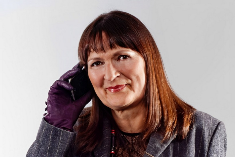 Impactful Communication: Carole Railton, Body Language Expert, On 5 Essential Techniques for…