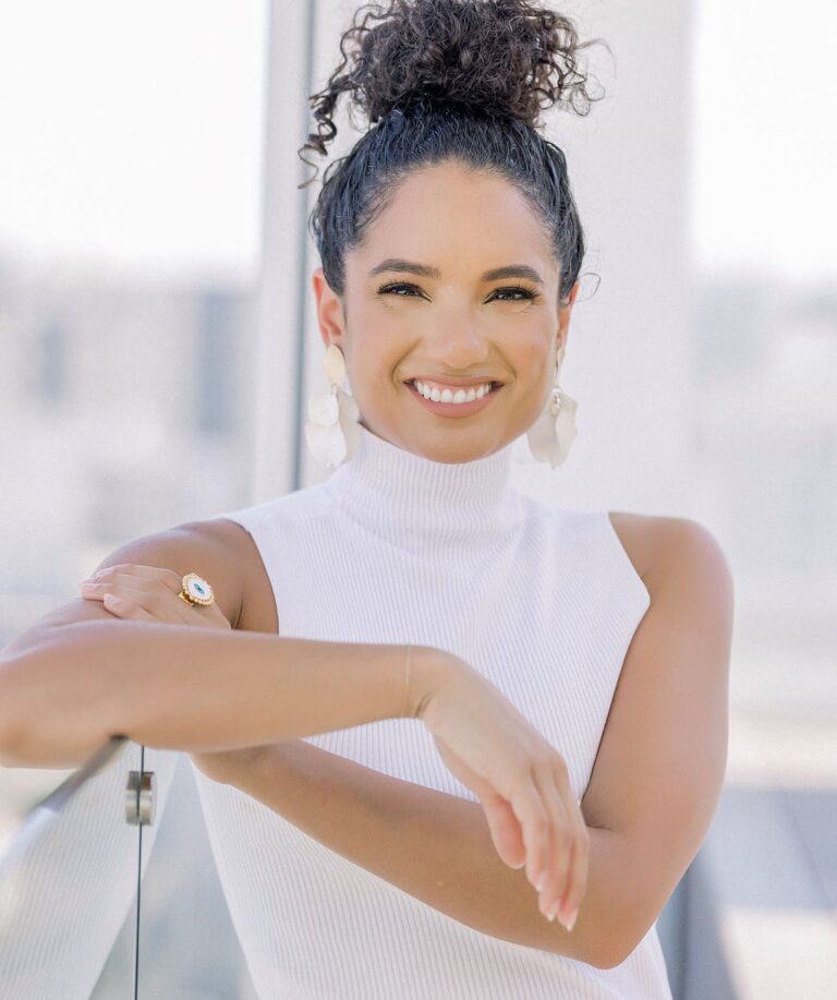 Social Media Stars Making a Social Impact: Why & How Pamela Zapata of Society 18 Is Helping To…
